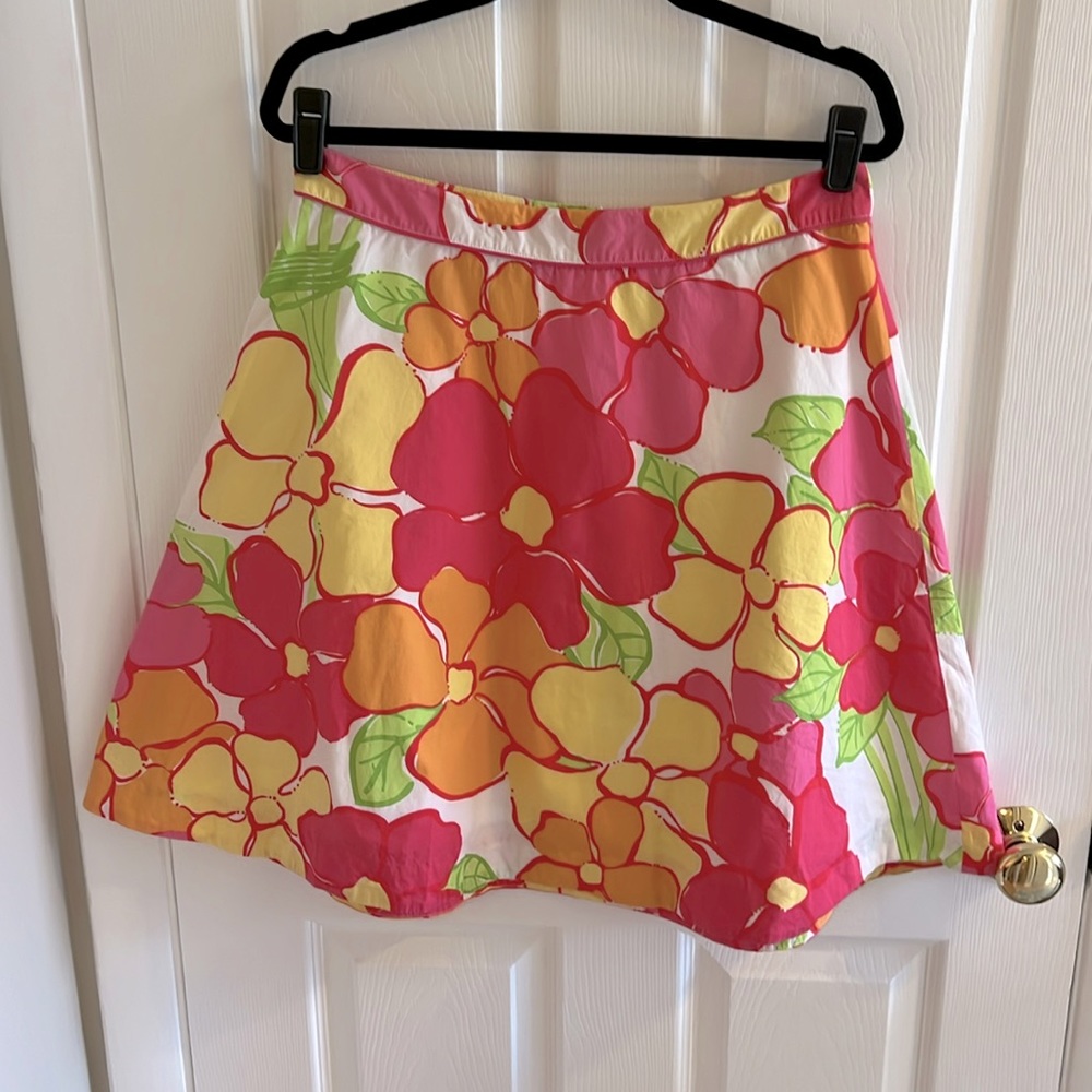 Vintage floral Lilly Pulitzer size 8 skirt. Excellent pre-loved condition.